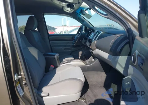 2015 Toyota Tacoma Base V6 из США, поврежденный, VIN 3TMLU4EN4FM185236